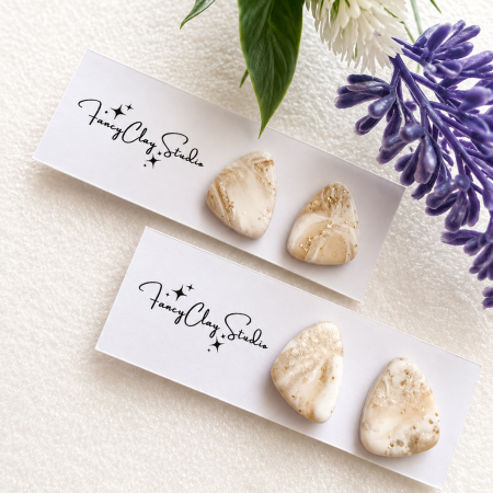 Vanilla glaze stud earrings