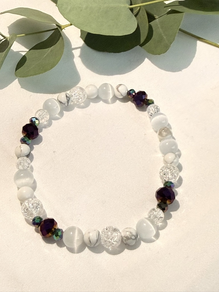Handmade Howlite & Crackled Quartz Bracelet