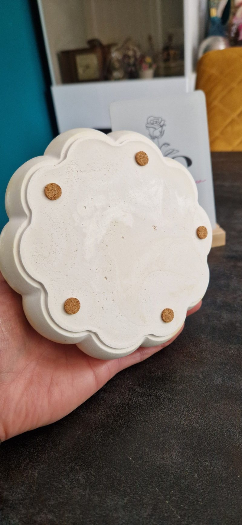 Decorative marble effect ceramic bowl