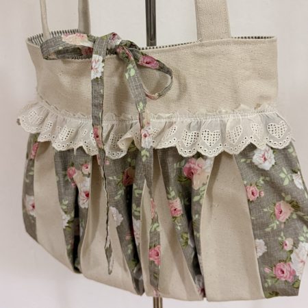 Vintage tote bag with vintage automatic hairpin