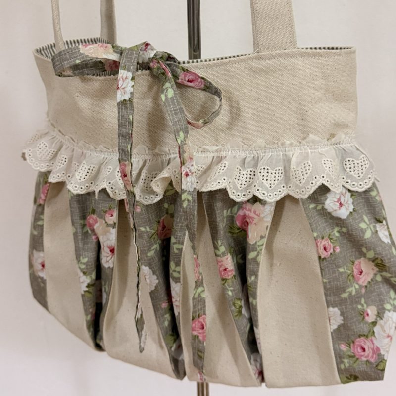 Vintage tote bag with vintage automatic hairpin