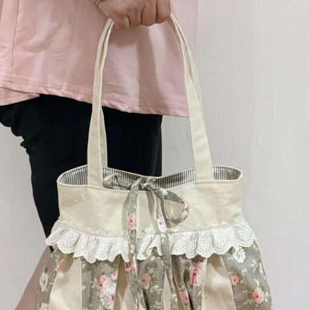 Vintage tote bag with vintage automatic hairpin