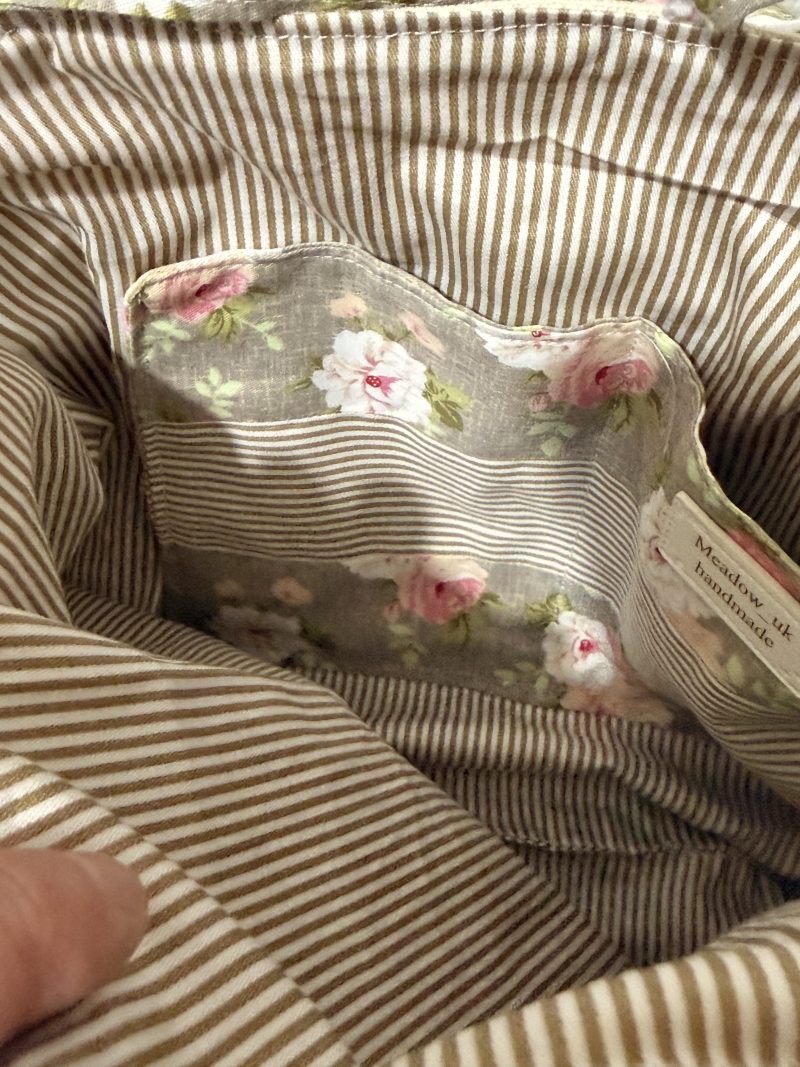 Vintage tote bag with vintage automatic hairpin