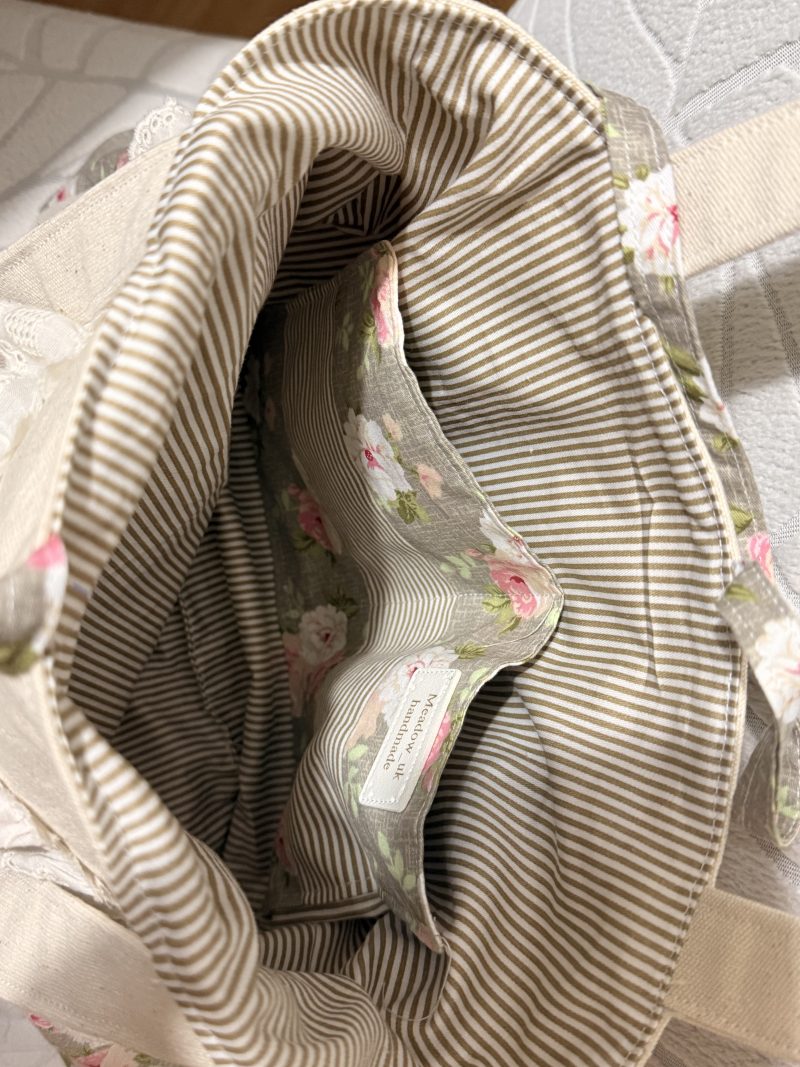 Vintage tote bag with vintage automatic hairpin