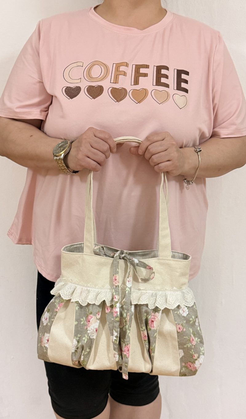 Vintage tote bag with vintage automatic hairpin
