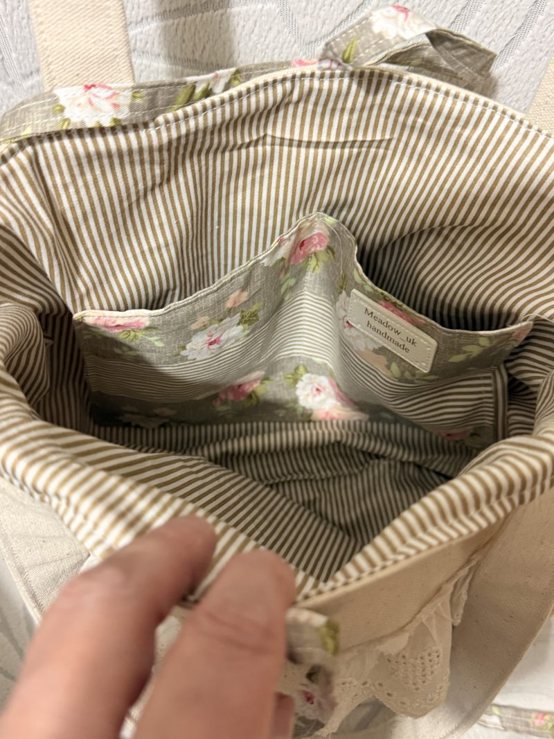 Vintage tote bag with vintage automatic hairpin