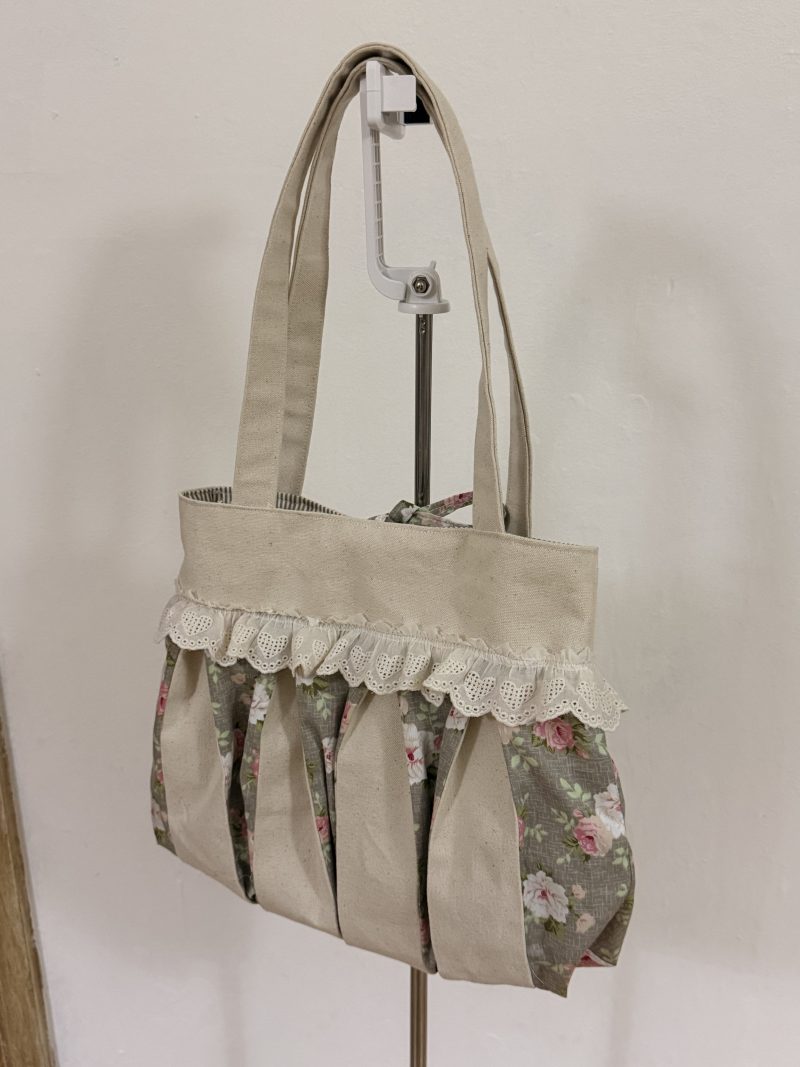 Vintage tote bag with vintage automatic hairpin