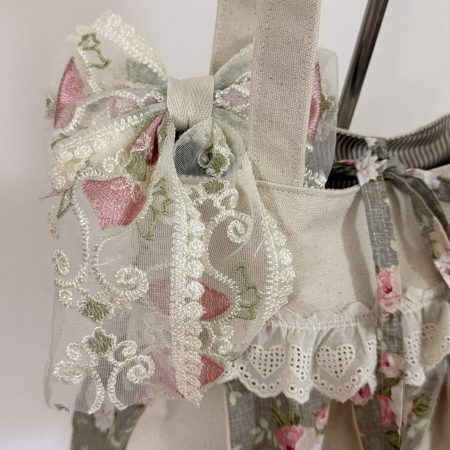 Vintage tote bag with vintage automatic hairpin