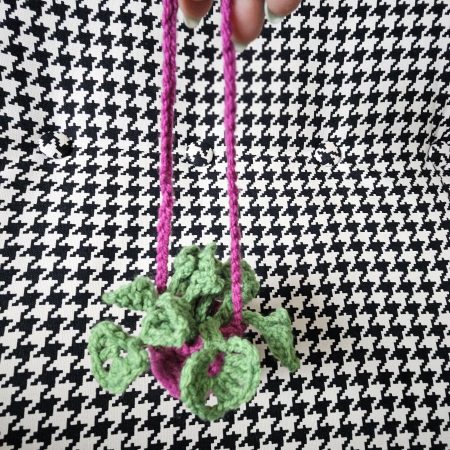 Mini hanging crochet plant