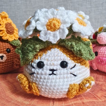 Amigurumi Cat Flower Pot Decoration With Daisies