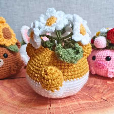 Amigurumi Cat Flower Pot Decoration With Daisies