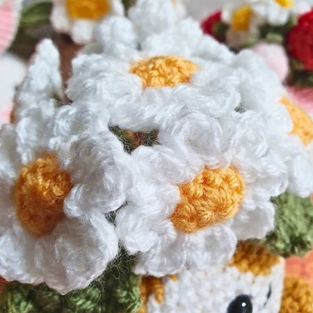 Amigurumi Cat Flower Pot Decoration With Daisies