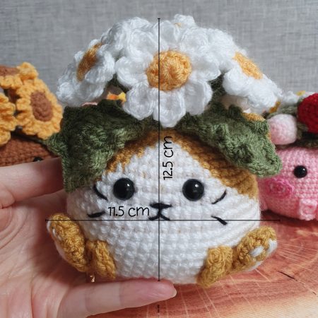 Amigurumi Cat Flower Pot Decoration With Daisies