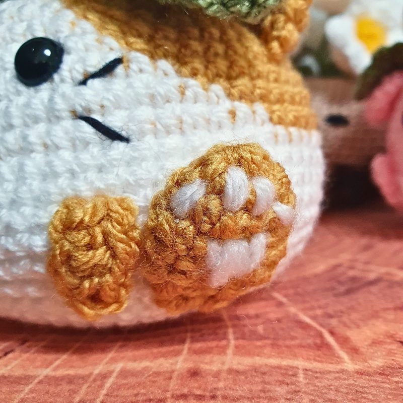 Amigurumi Cat Flower Pot Decoration With Daisies