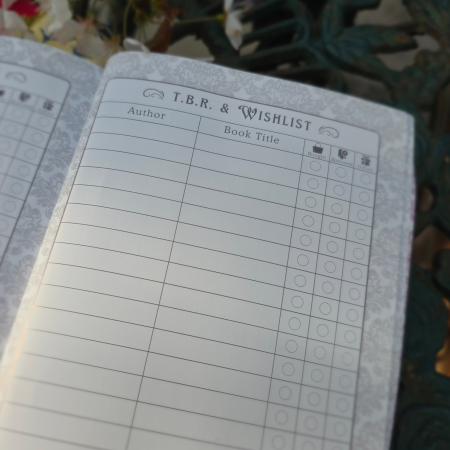 Smut & Spice Reading Journal: A5 – 120 Pages + Free Bookmark