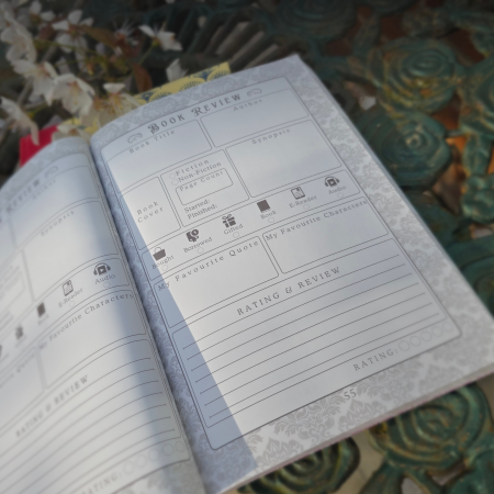 Smut & Spice Reading Journal: A5 – 120 Pages + Free Bookmark