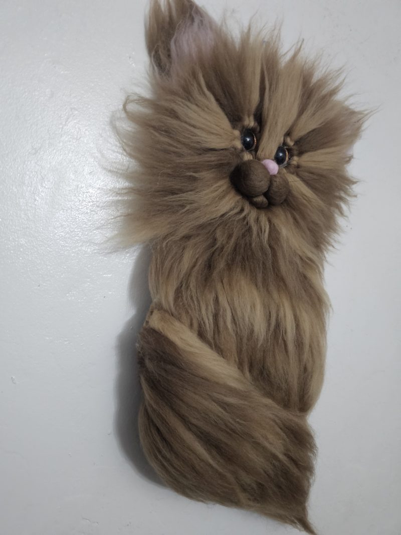 Macrame cat in two shades of brown