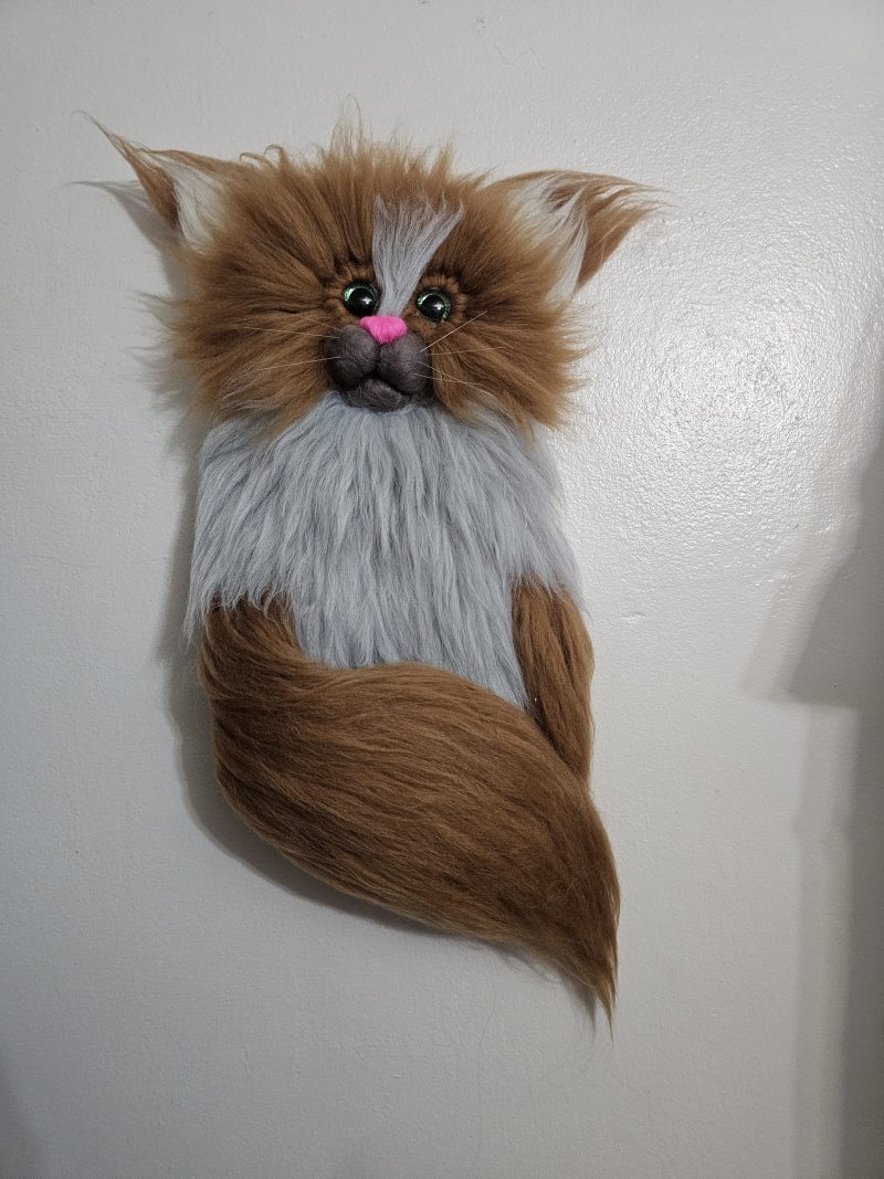 Macrame cat in two shades of brown