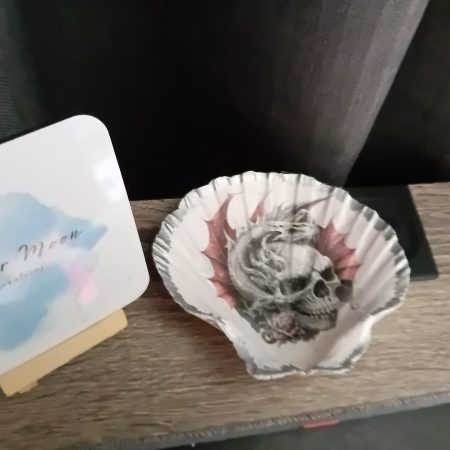 Skull themed shell trinket dish