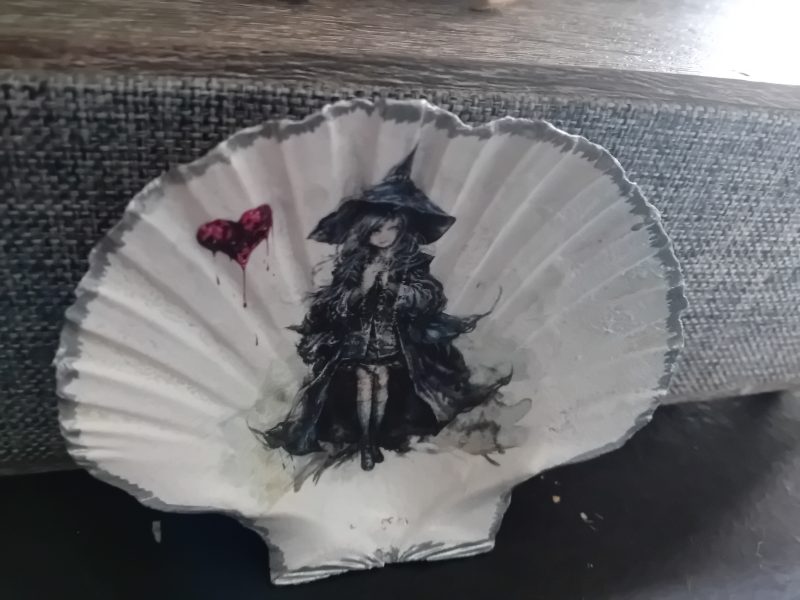 Shell trinket Dish - Witch