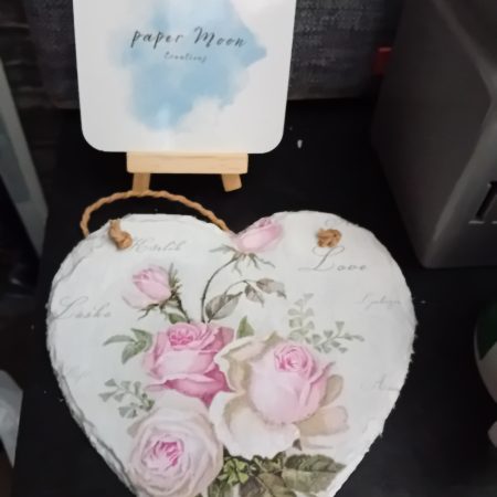 Floral theme hanging slate heart.