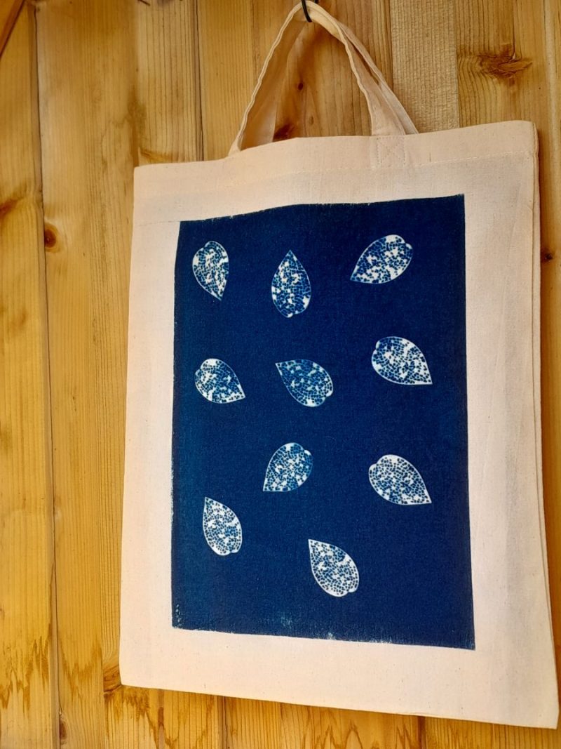 Leaf design cyanotype small tote bag