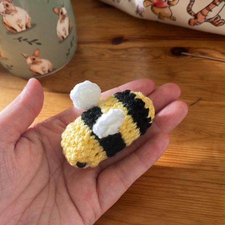 Crotchet bee keyring