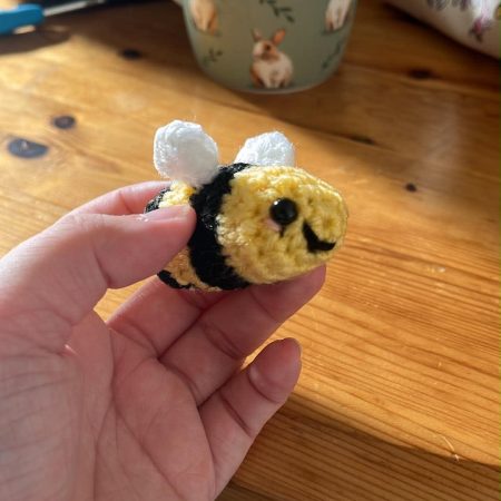 Crotchet bee keyring