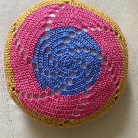 Crochet round removable cushion cover