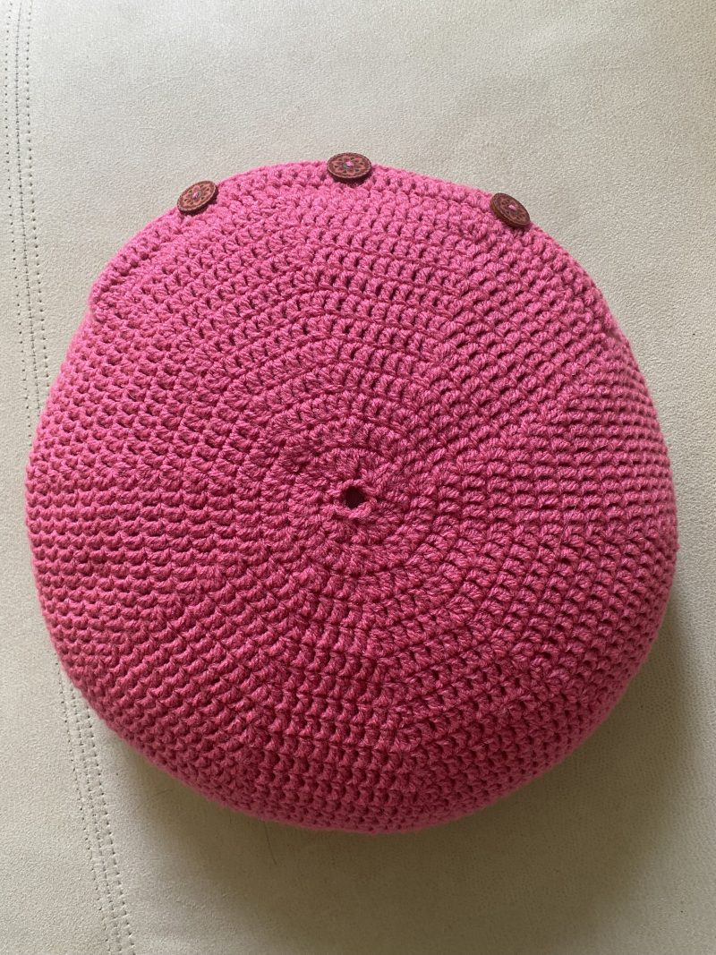 Crochet round removable cushion cover