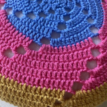 Crochet round removable cushion cover