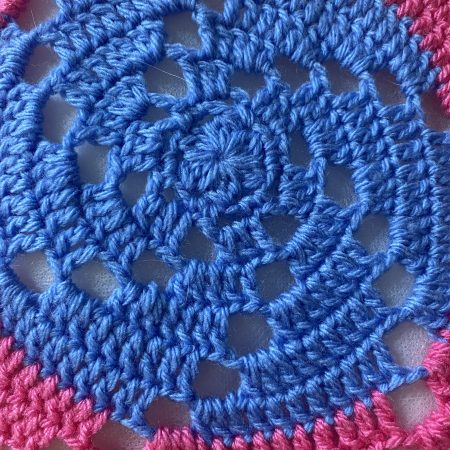 Crochet round removable cushion cover