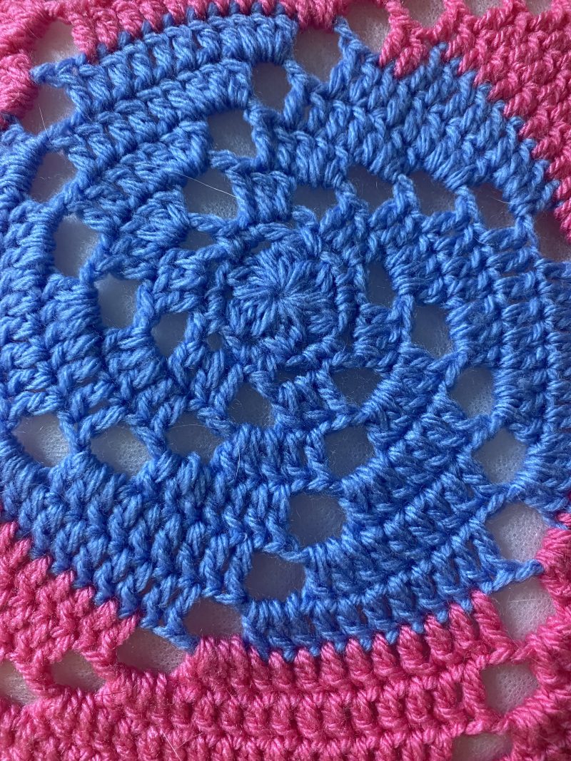 Crochet round removable cushion cover