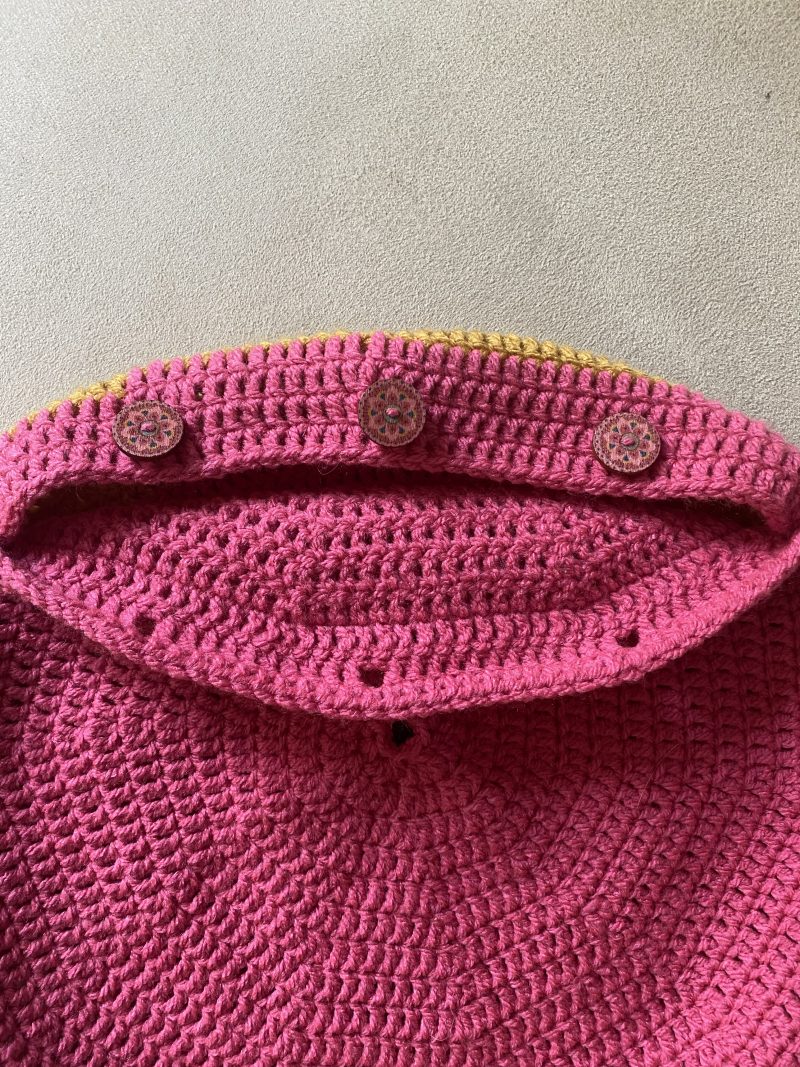 Crochet round removable cushion cover