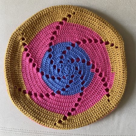 Crochet round removable cushion cover