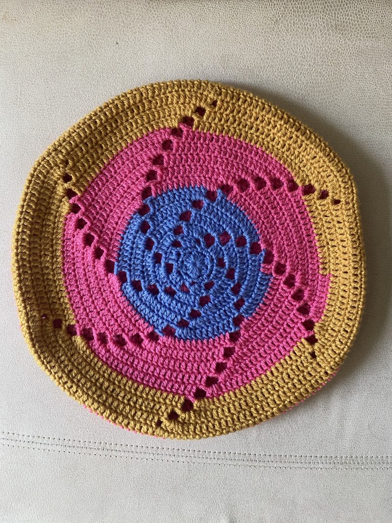 Crochet round removable cushion cover