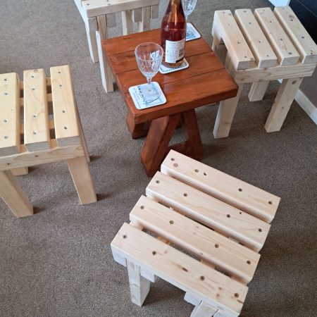 Side table and 4x stools