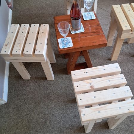 Side table and 4x stools