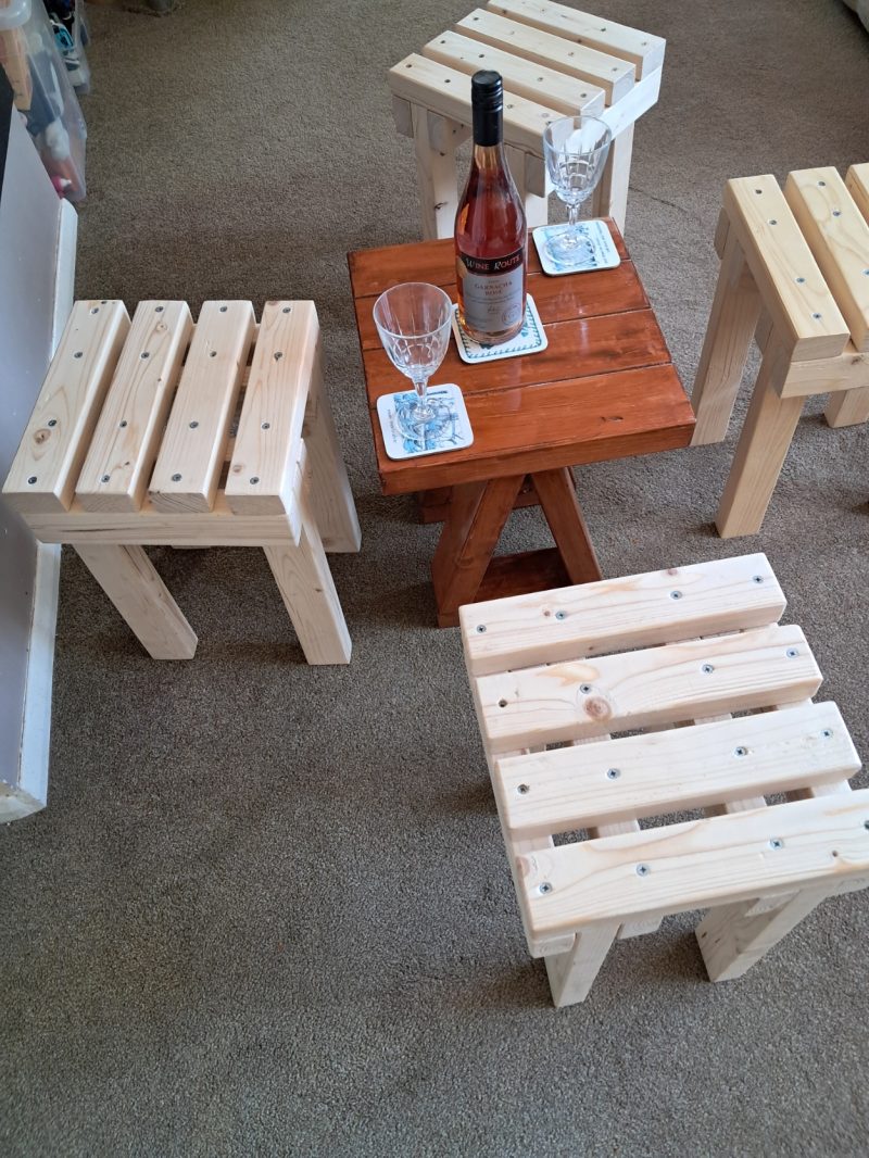 Side table and 4x stools