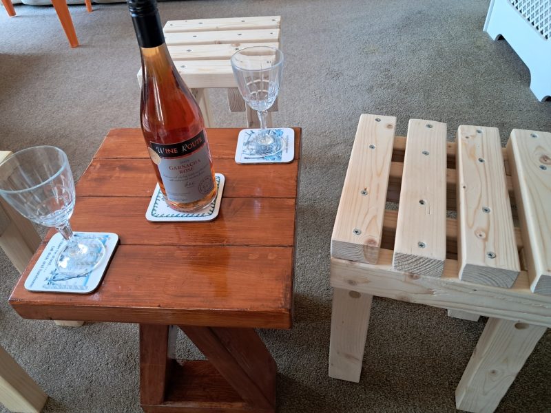 Side table and 4x stools