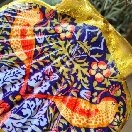 Scallop shell trinket dish William Morris strawberry thief design with gift tag