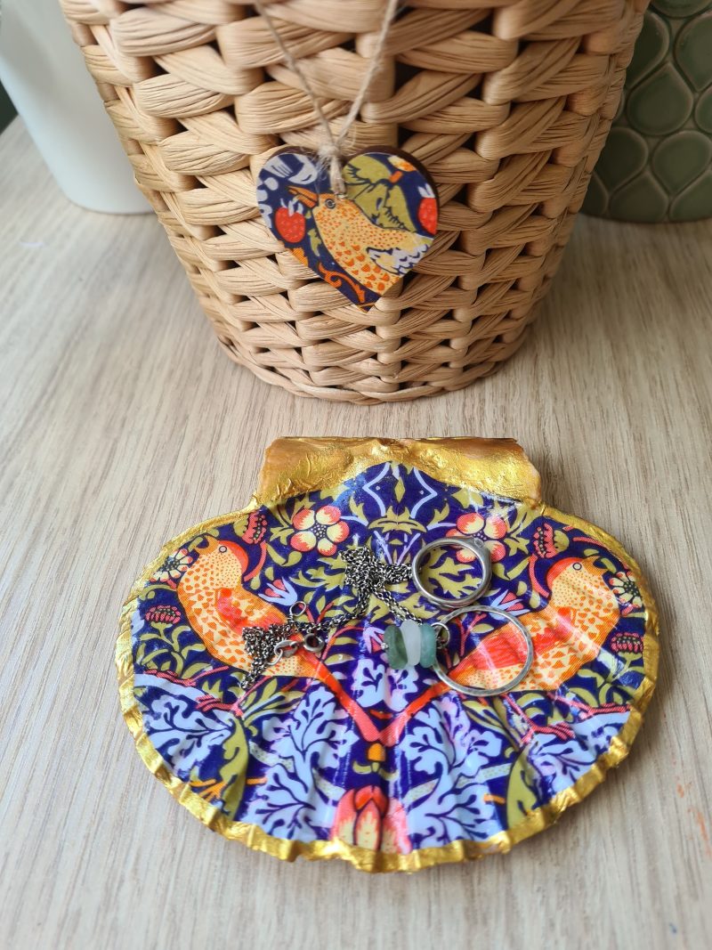 Scallop shell trinket dish William Morris strawberry thief design with gift tag