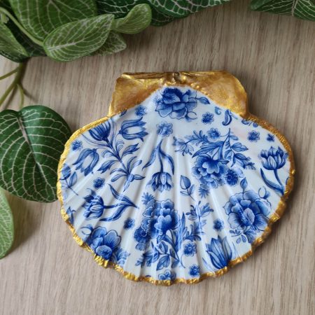 Scallop shell trinket dish blue and white delft design gold edges