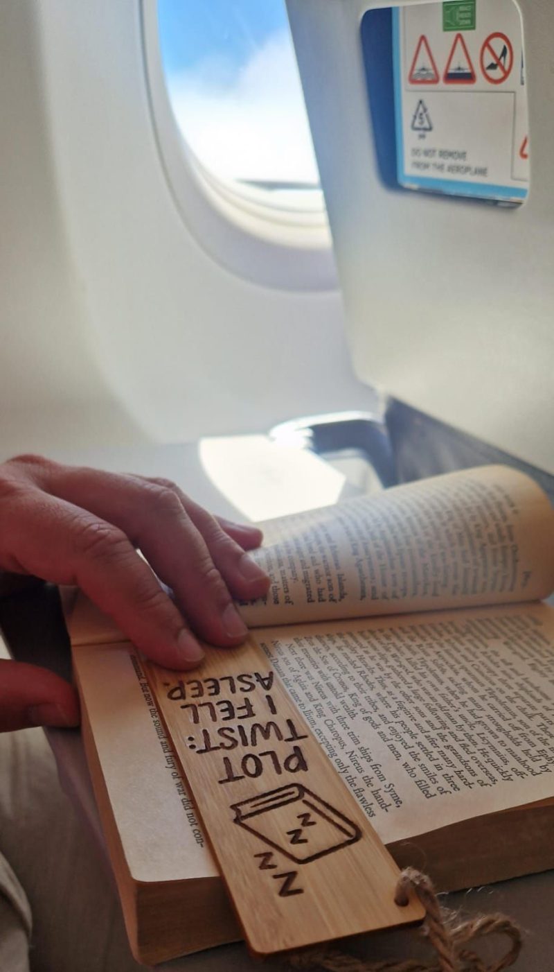 “PLOT TWIST: I FELL ASLEEP” Engraved Wooden Bookmark – Funny Gift for Book Lovers