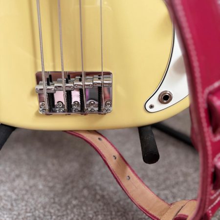 Handmade leather guitar and bass straps made in Mexico. Available in black, blue and burgundy.