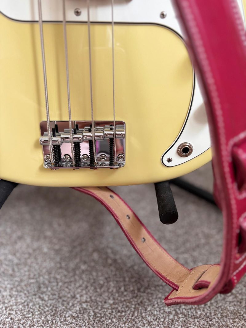 Handmade leather guitar and bass straps made in Mexico. Available in black, blue and burgundy.