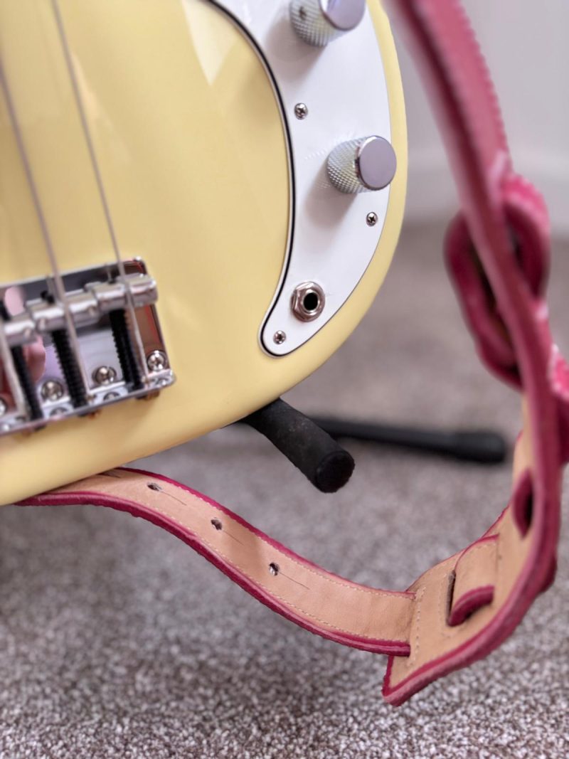 Handmade leather guitar and bass straps made in Mexico. Available in black, blue and burgundy.