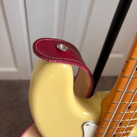 Handmade leather guitar and bass straps made in Mexico. Available in black, blue and burgundy.