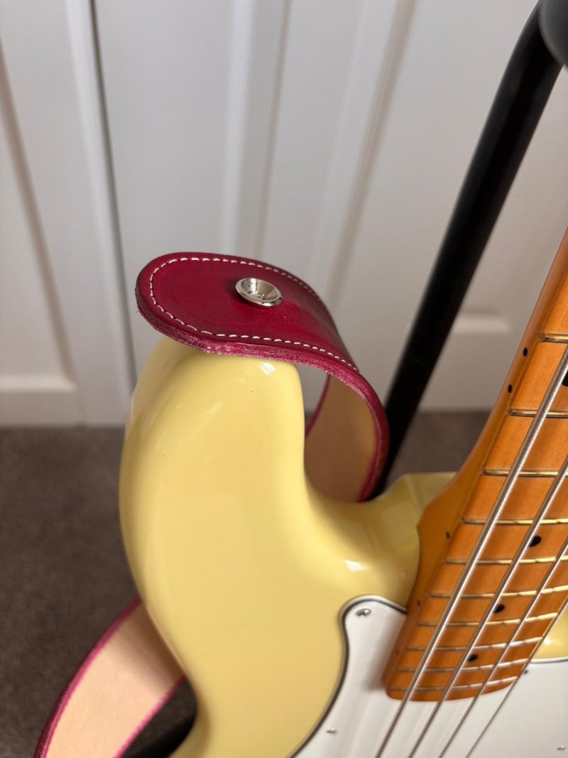 Handmade leather guitar and bass straps made in Mexico. Available in black, blue and burgundy.