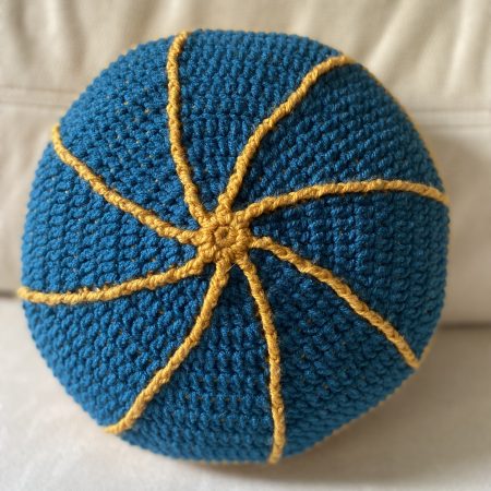 Crochet round removable cushion cover